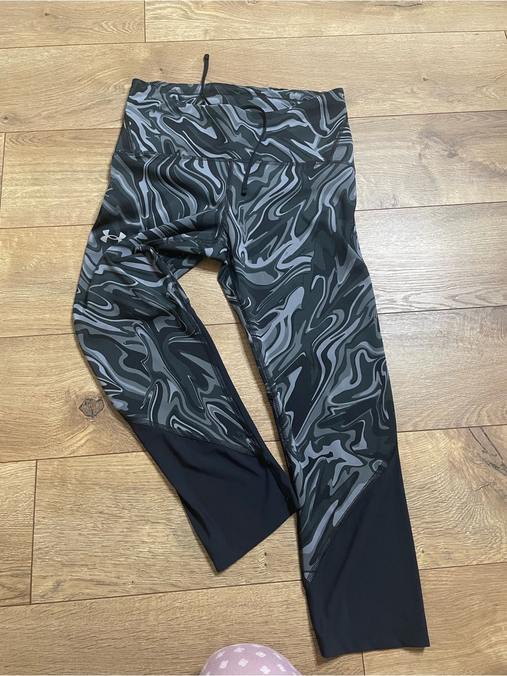 Under Armour Women’s Black Marble Print High-Rise Crop Leggings size Medium - Picture 10 of 13